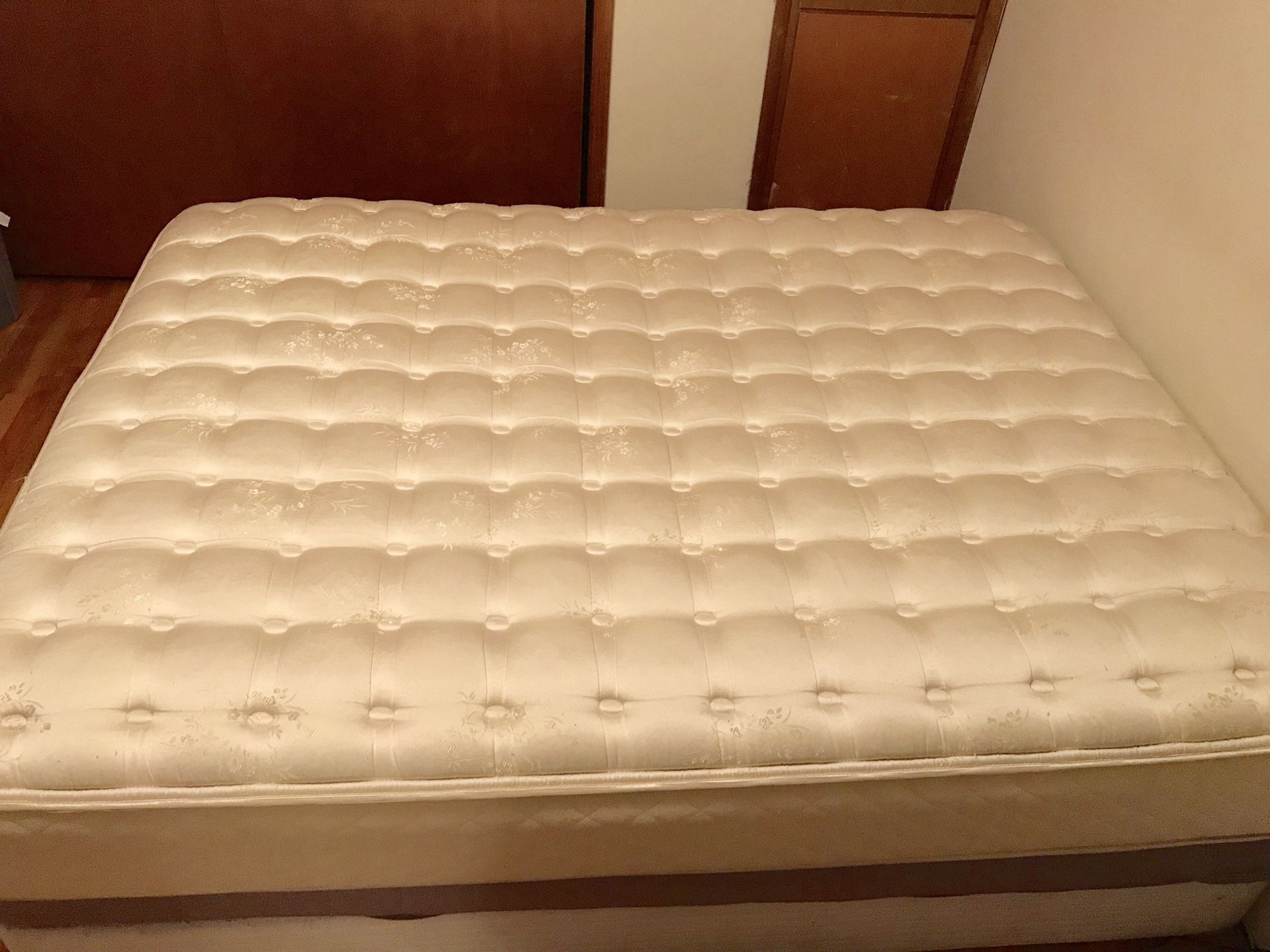 queen pillow top mattress and box spring