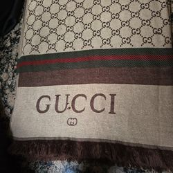 Gucci scarf 