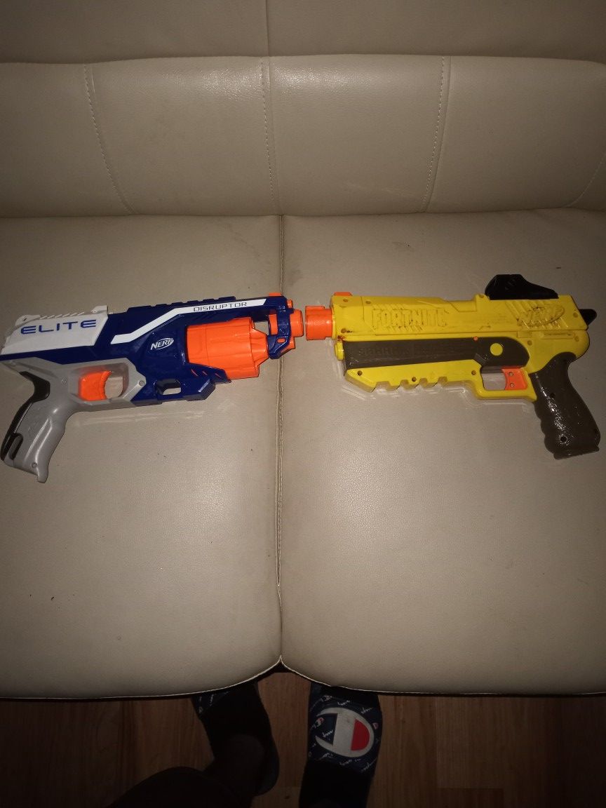 Two lil nerf guns without bullets
