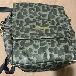 Petunia Pickle Bottom