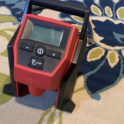 Milwaukee M12 Compact Inflator