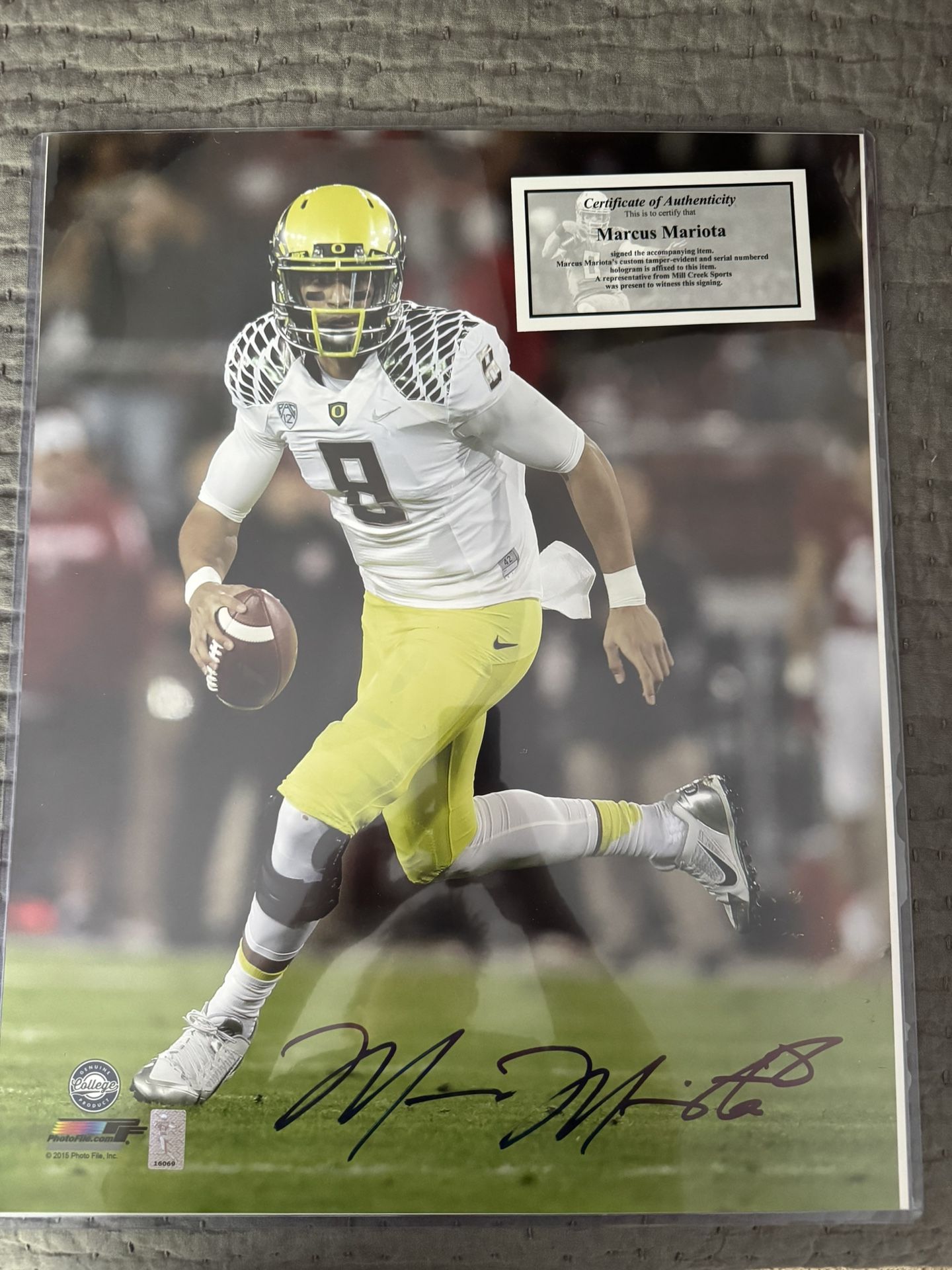Marcus Mariota signed poster Authenticated 16X20