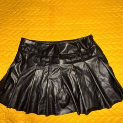 SheIn Black Faux Leather Pleated Mini Skirt Solid Pattern Regular Size L