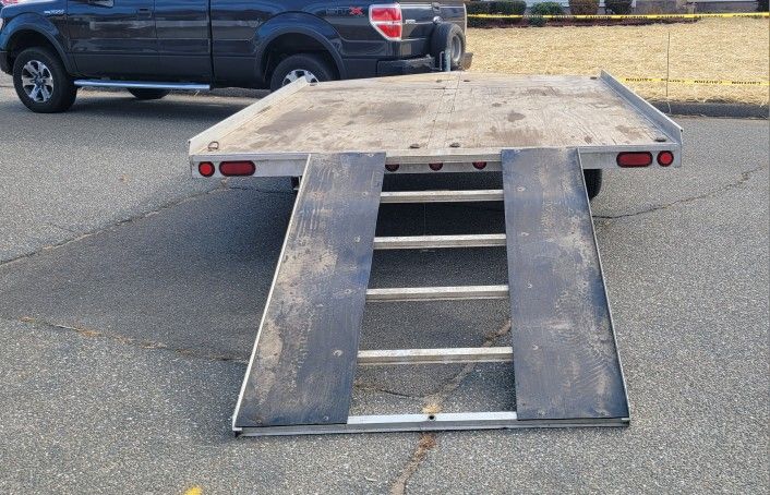 Aluma Drive On Drive Off Trailer