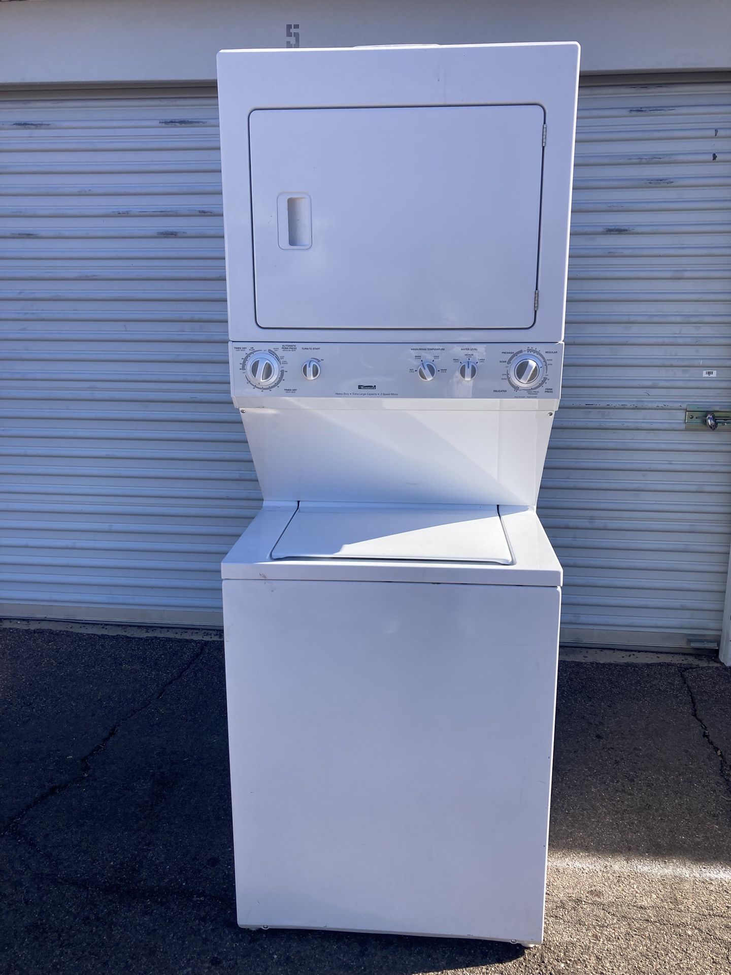 Kenmore washer and dryer combo electrica in good, clean, and nice condition. One-month warranty. Delivery available. Free installation. If available,