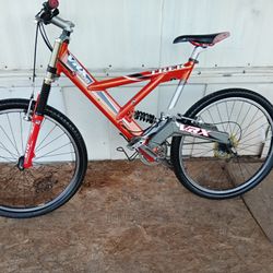 Trek VRX500 Mens Mountain Bike 28 Speed Tire Size 26"