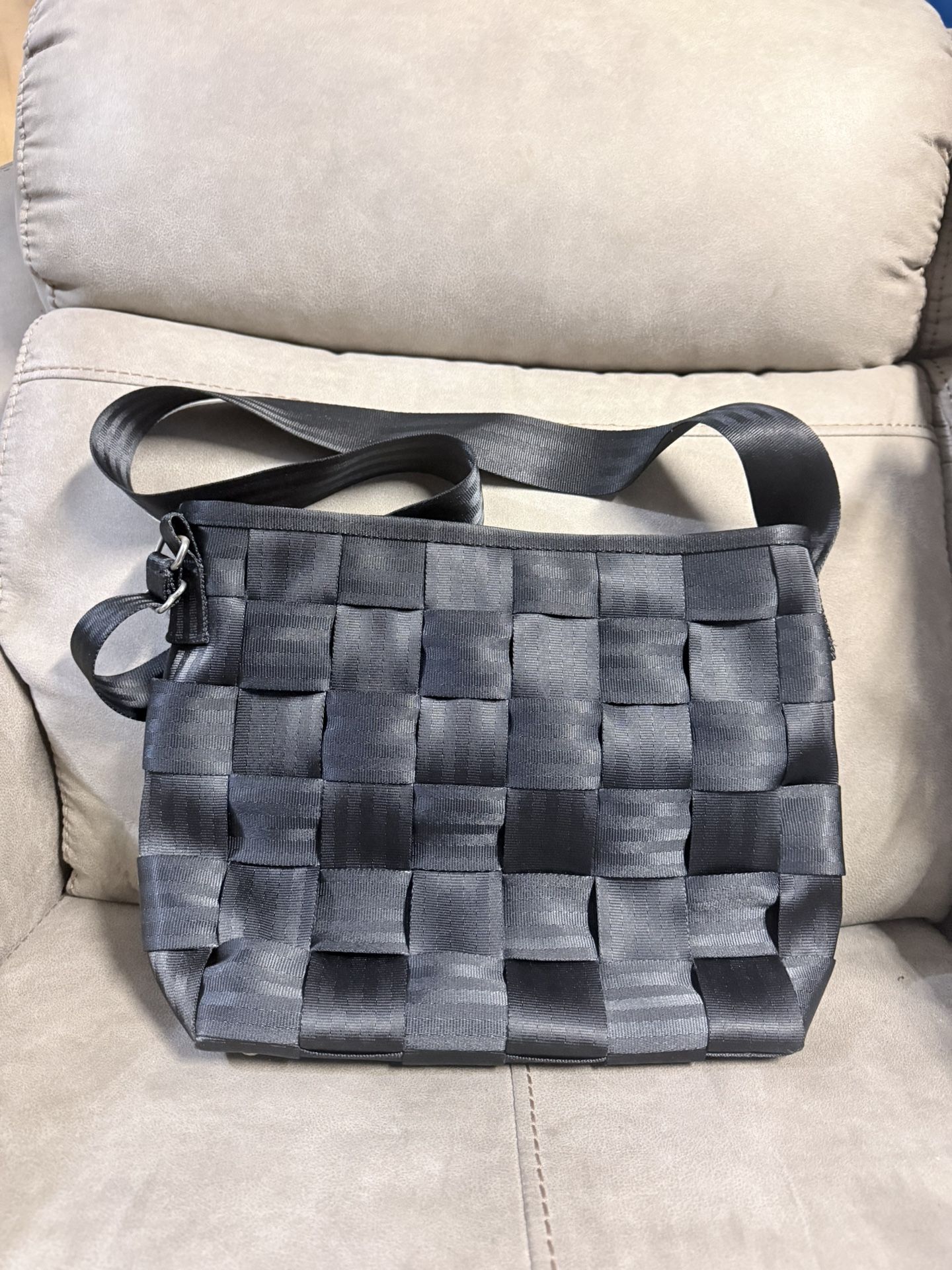 Harvey’s Seatbelt Bag