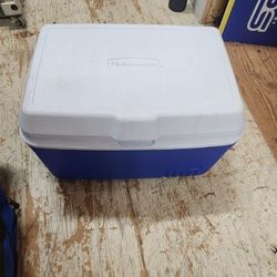 Rubbermaid Cooler 