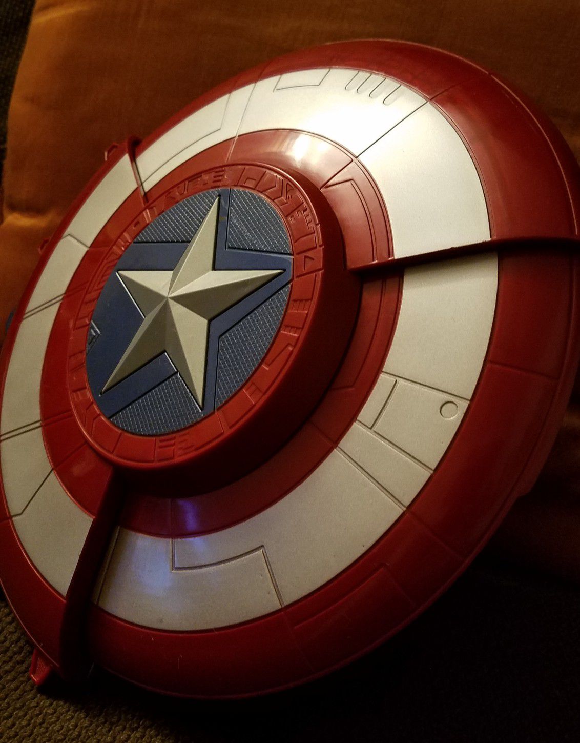 Marvel Captain America Dart Blaster Reveal Shield!