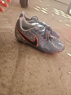 Nike Tempo Soccer Shoes Boys Size 11 $6