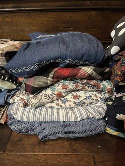 Women’s Clothes Size LARGE (LOT OF 40 Pieces)