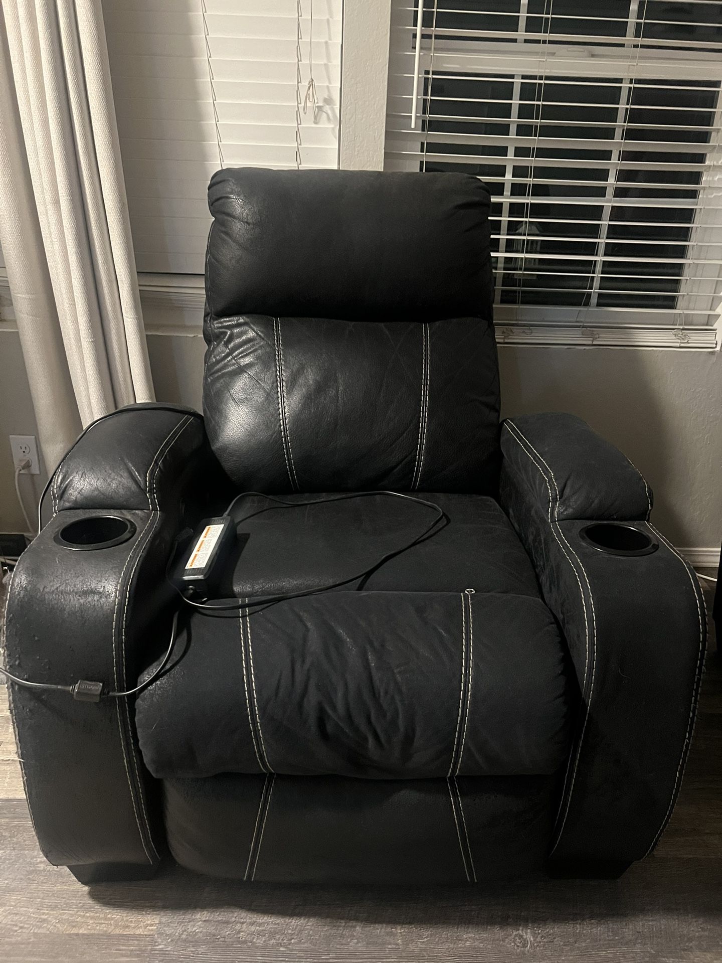 Black Electric Recliners
