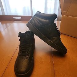 Nike Men's Court Vision Mid Basketball Sneaker Triple Black Size 9.5