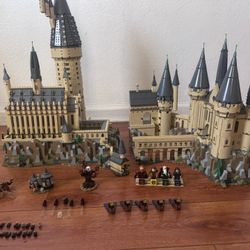 LEGO Harry Potter: Hogwarts Castle (71043). Complete Set . Used Great Condition