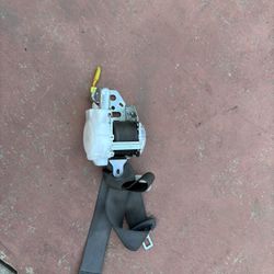 DRIVER SIDE SEAT BELT 2010-2015 TOYOTA PRIUS 1.8 REGULAR.