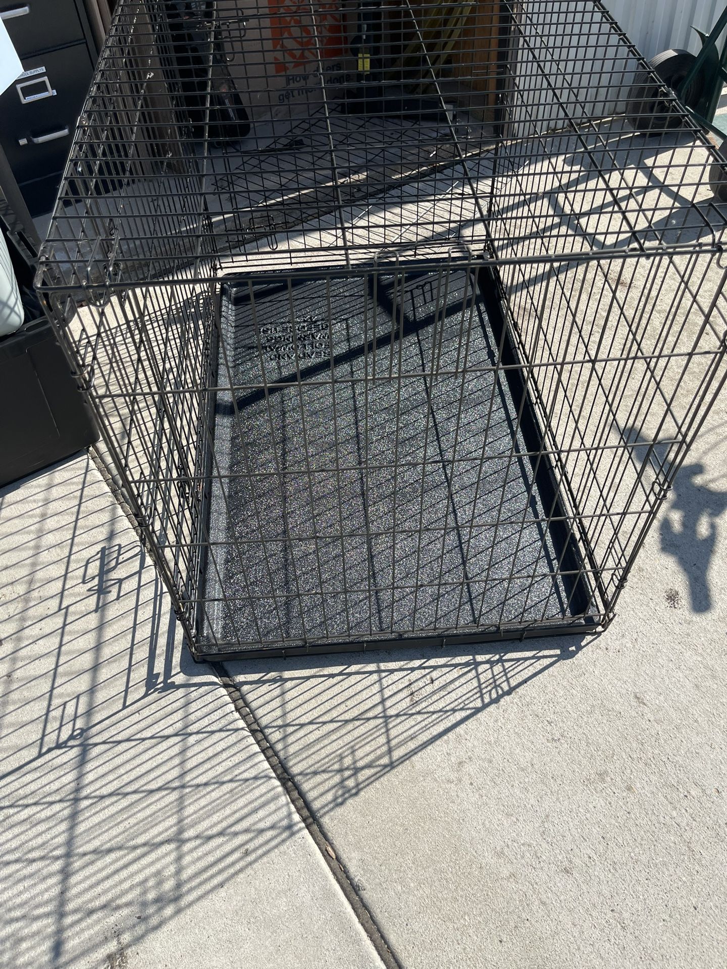 Large Dog Crate  Medal With Double Doors. foldable.