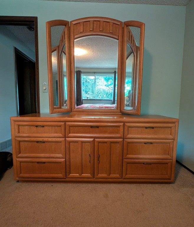 Drawer Dresser With Vanity Mirror