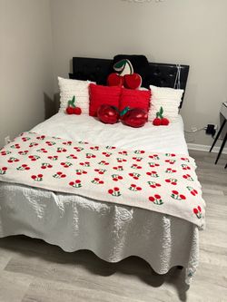 Queen bed frame & mattress