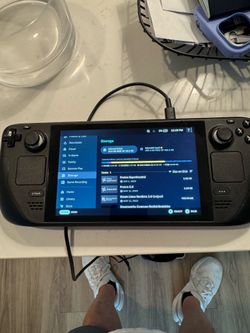 Steam deck - 64GB w 512 micro SD