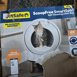 Self cleaning litter box