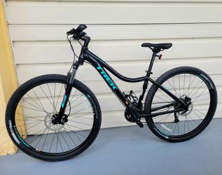 Trek Cali S 29ers Mountain Bike. Size M 17