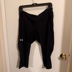 Under Armour Black Cropped Leggings
