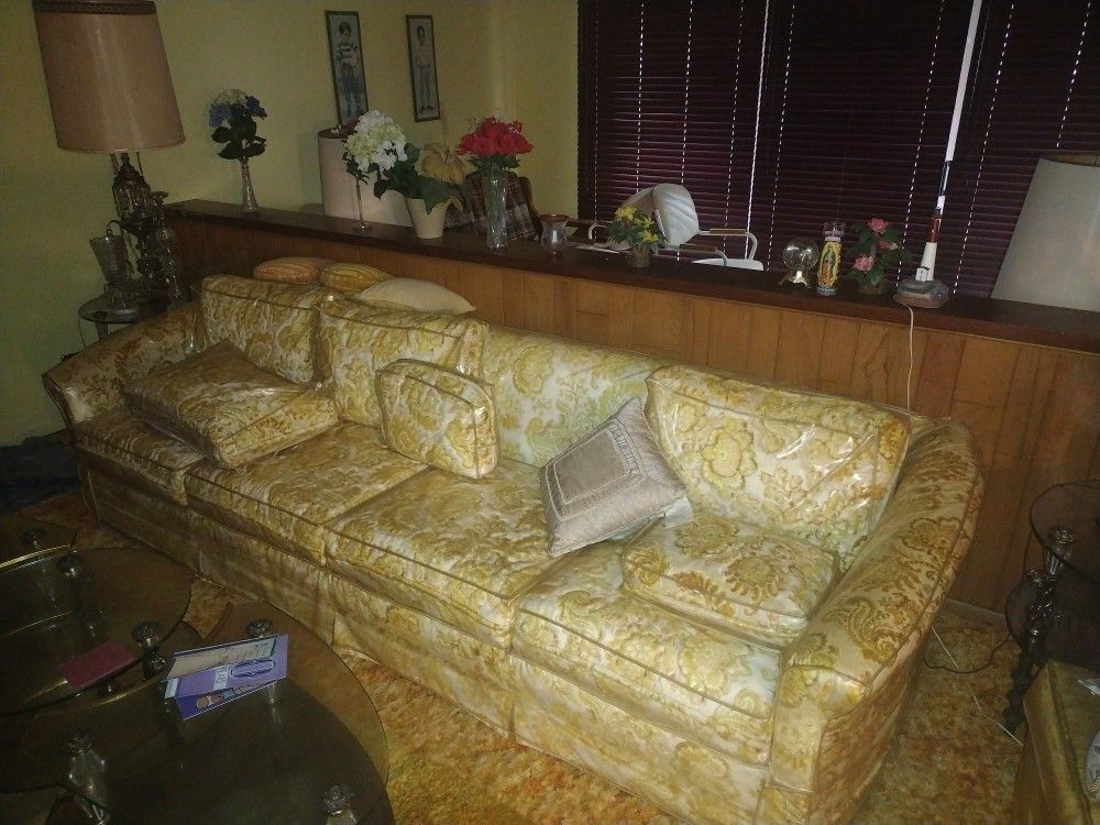 Used Excellent Shape Furniture Lamps And End Tables With This Package