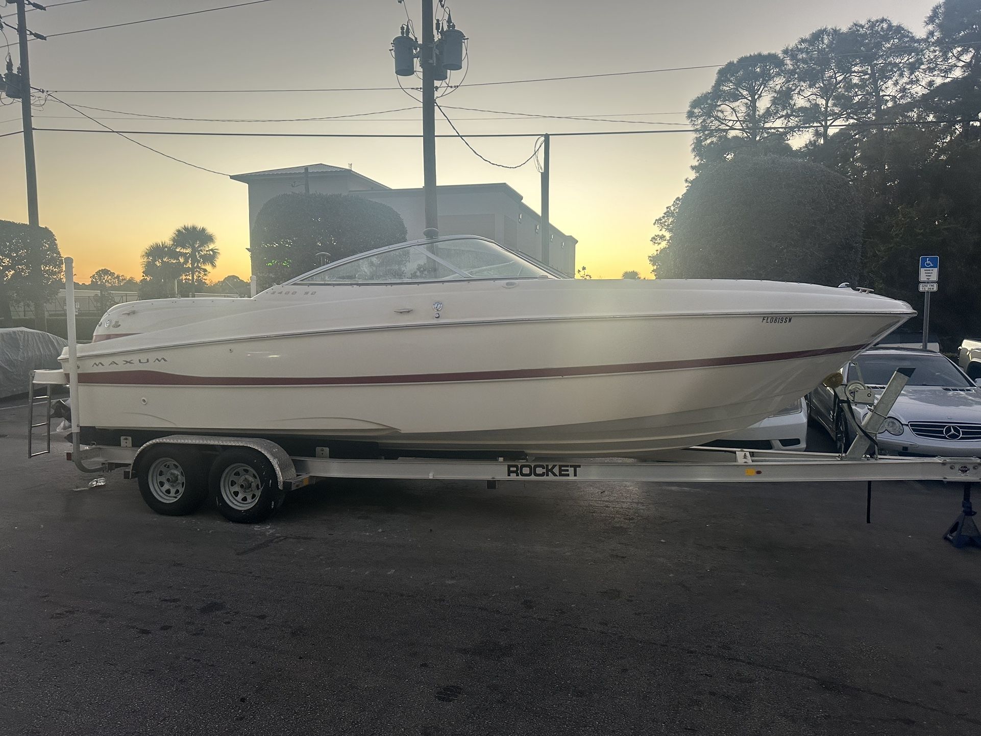 2005 Maxum 2400