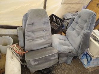 FREE van seats captains chairs Available for Sale in Woodinville
