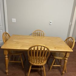 4 Chairs 🪑 Dinner Table Great Condition 