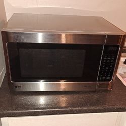 LG Microwave Easy Clean Like NEW Barely Used