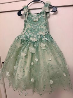 Vestido de niña color sage green