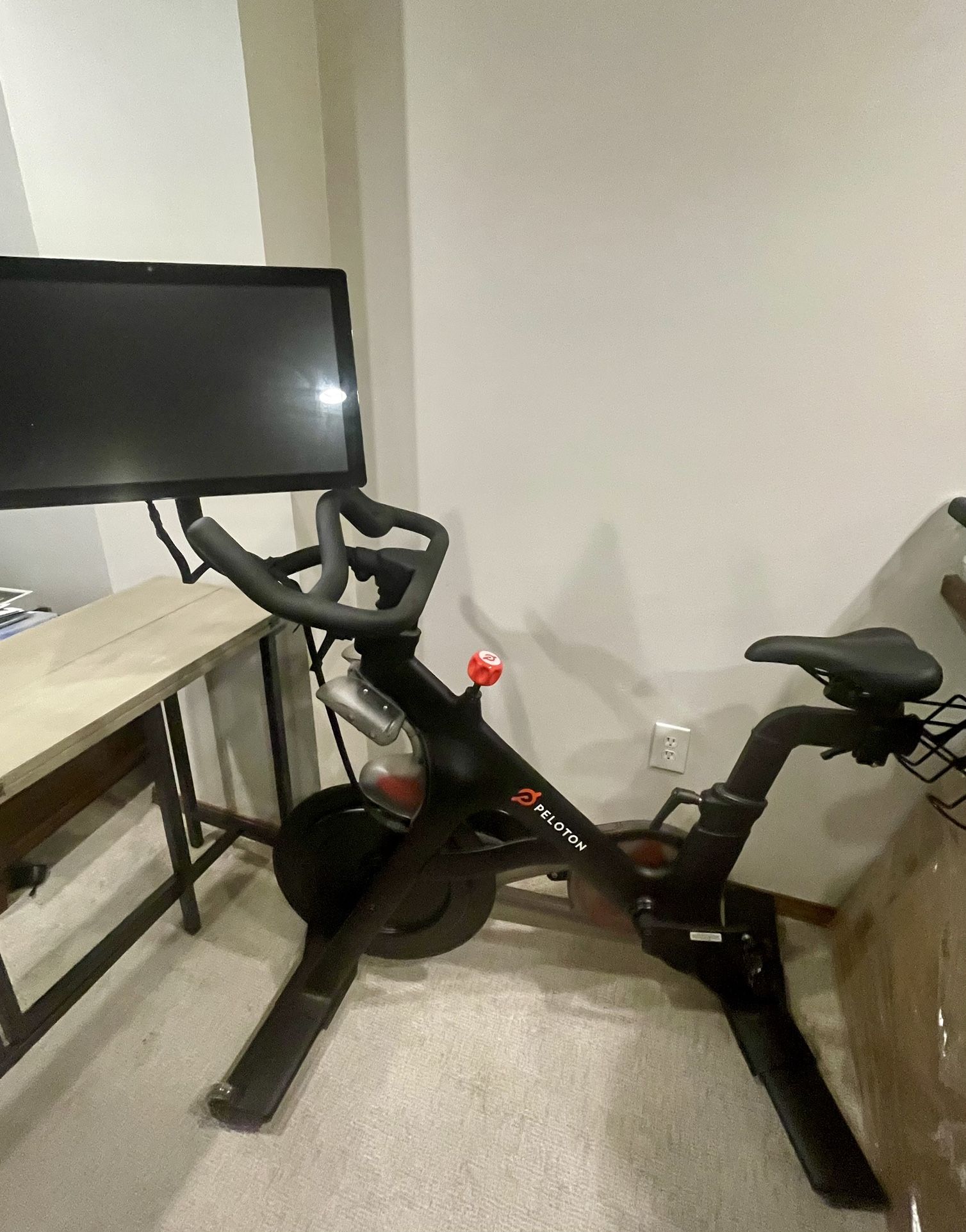 2021 Peloton Bike w/ Rotating monitor - Less Than 50 Rides Like New