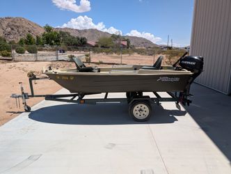 2018 Sun dolphin boat with Evinrude engine Sun dolphin boat with Evinrude engine