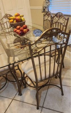 Table with 6 chairs