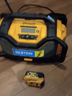 DeWalt am fm radio bluetooth battery charger work radio great condition