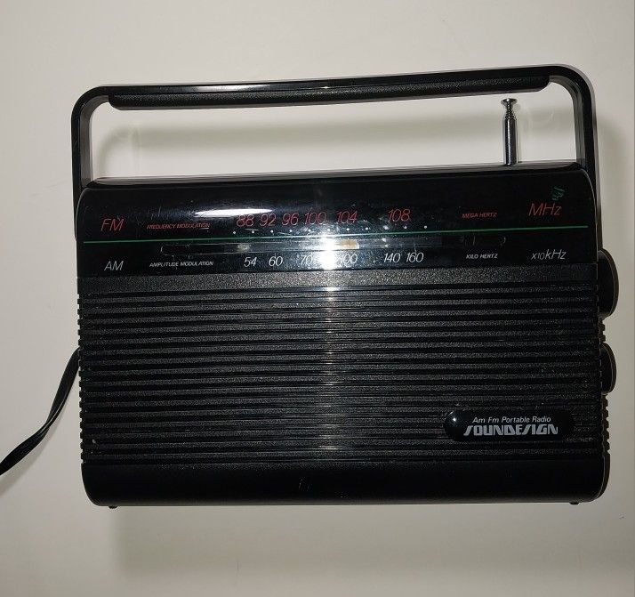Vtg Soundesign AM/FM Portable Black Antenna Transistor Radio Model 2224BLK