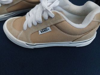 Khakis color vans size 4.5