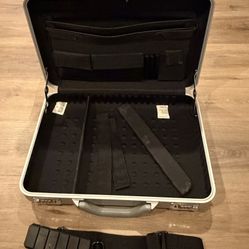 Aluminum Attaché Briefcase w/ Combination Locks