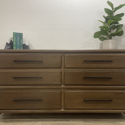 Newly Refinished 6 Drawer Dresser and Matching Nightstand