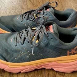 WOMENS HOKA 10.5 