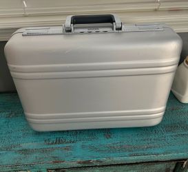 Zero Halliburton Silver Aluminum Briefcase