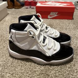 Air Jordan 11 ( Concord)