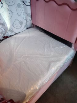 Girls Pink 🩷 Bed set twin