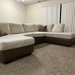 SECTIONAL SOFA 