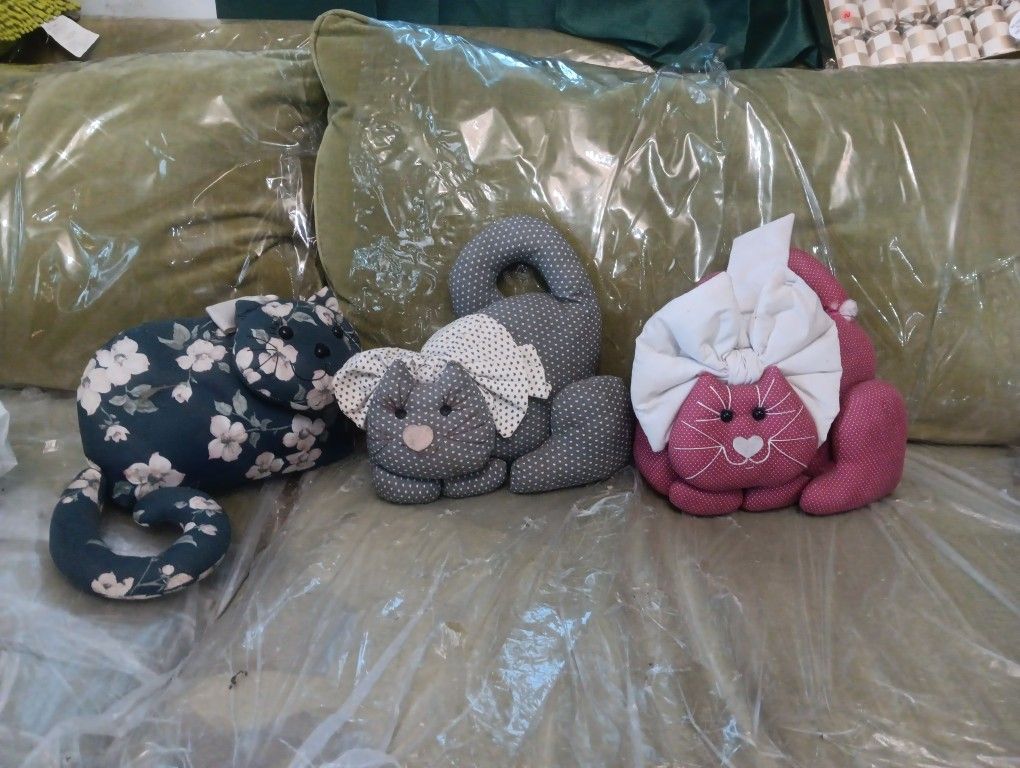 3 Used Cat Door Stoppers
