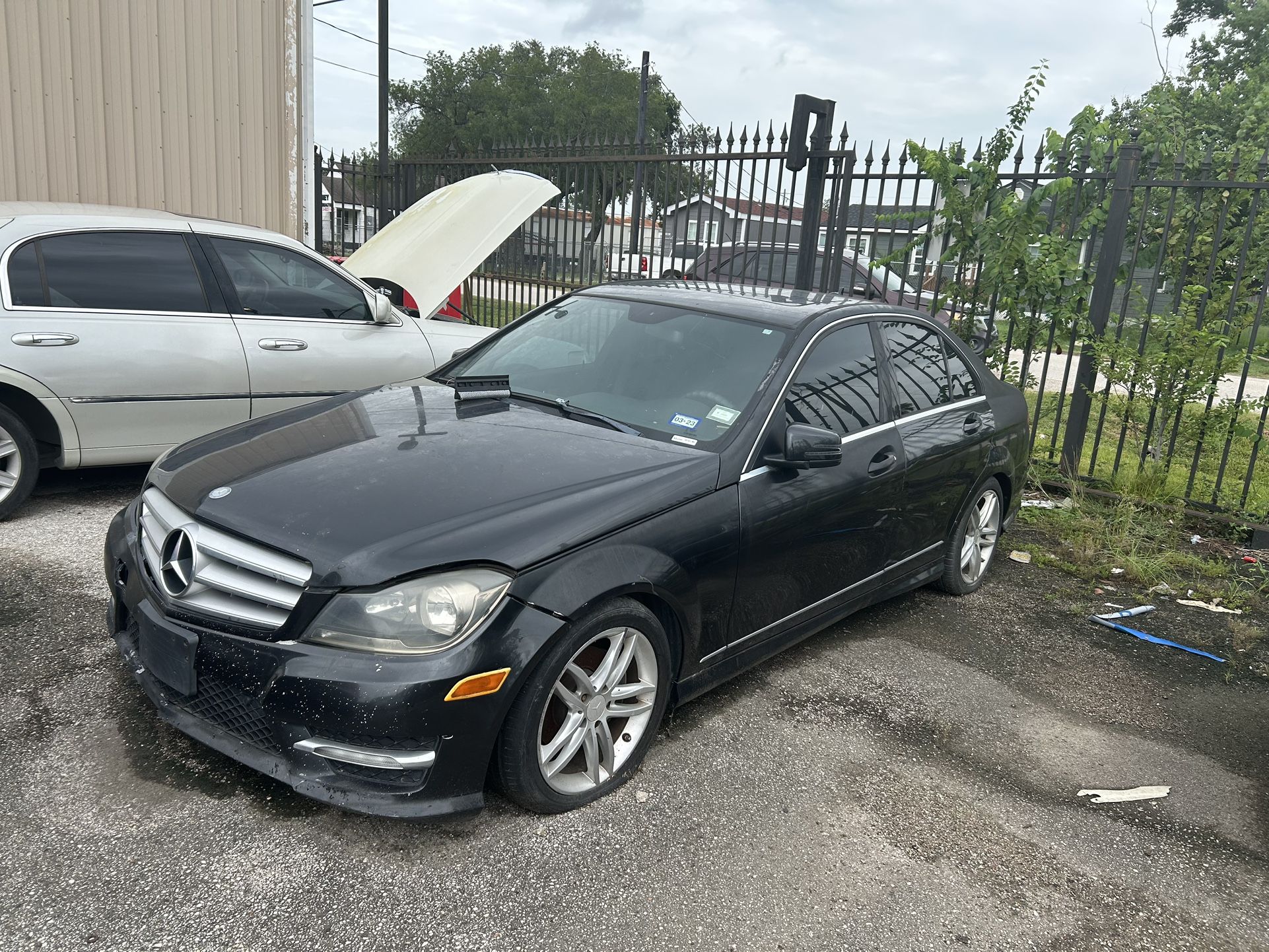 Mercedes 2013 clear title parting out For Parts