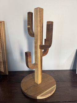 Wooden Tree Mug - Organizing