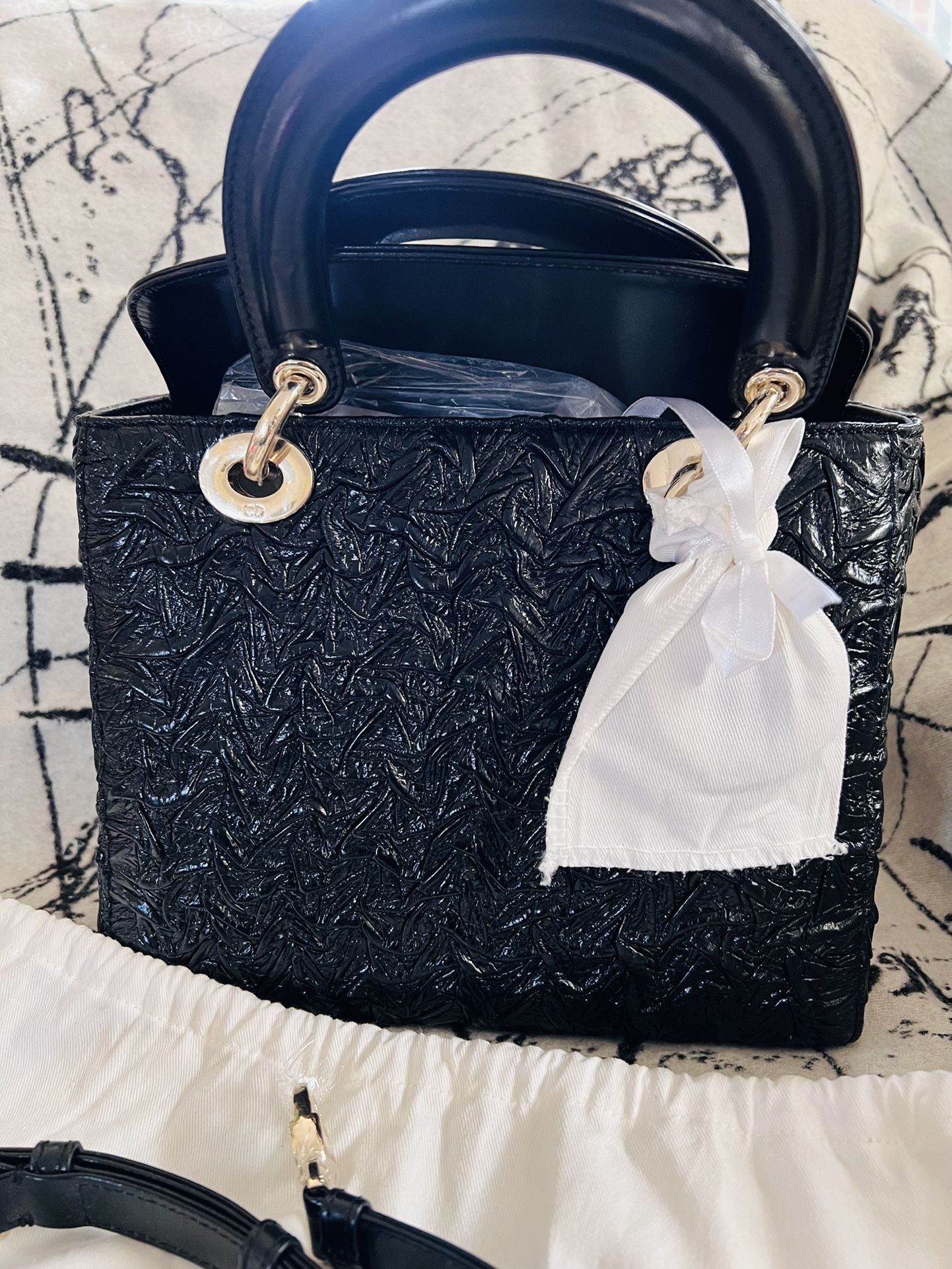 Hand Carry Bag In Meduim Size