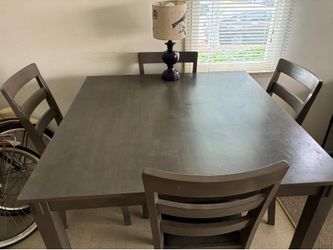 Hi Top Dining Table w/ Chairs
